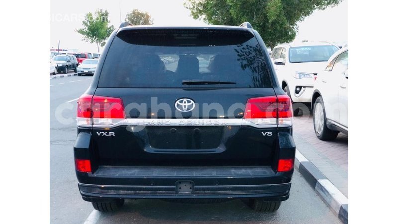 Big with watermark toyota land cruiser ashanti import dubai 11917