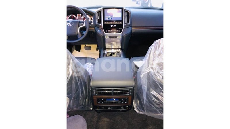 Big with watermark toyota land cruiser ashanti import dubai 11917