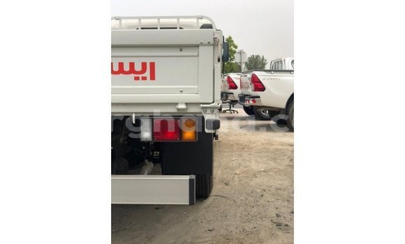 Sayi Imported Isuzu NPR White Babbar mota in Import - Dubai a Ashanti Sayi Imported Isuzu NPR White Babbar mota in Import - Dubai a Ashanti