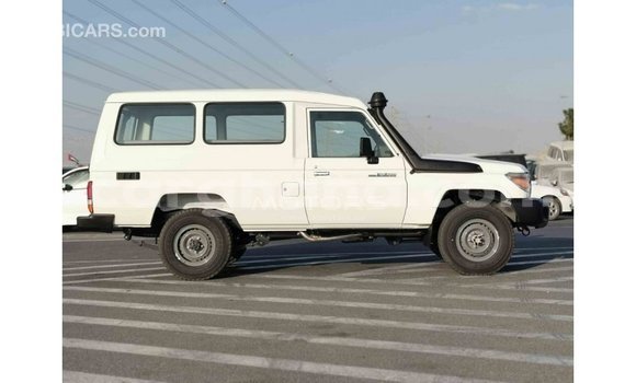 Sayi Imported Toyota Land Cruiser White Mota in Import - Dubai a Ashanti Sayi Imported Toyota Land Cruiser White Mota in Import - Dubai a Ashanti