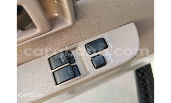 Sayi Imported Toyota Land Cruiser White Mota in Import - Dubai a Ashanti Sayi Imported Toyota Land Cruiser White Mota in Import - Dubai a Ashanti