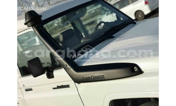 Sayi Imported Toyota Land Cruiser White Mota in Import - Dubai a Ashanti Sayi Imported Toyota Land Cruiser White Mota in Import - Dubai a Ashanti