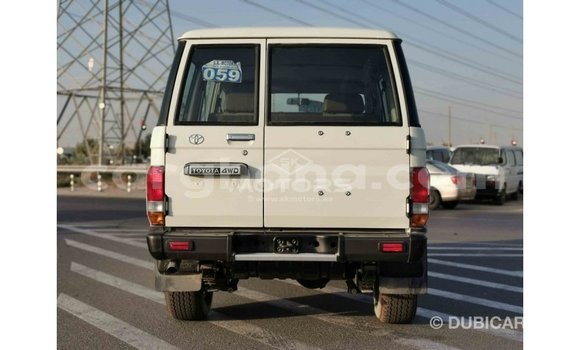 Ra Imported Toyota Land Cruiser funfun Ọkọ̀ in Import - Dubai ni Ashanti Ra Imported Toyota Land Cruiser funfun Ọkọ̀ in Import - Dubai ni Ashanti