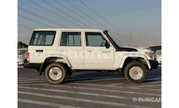 Ra Imported Toyota Land Cruiser funfun Ọkọ̀ in Import - Dubai ni Ashanti Ra Imported Toyota Land Cruiser funfun Ọkọ̀ in Import - Dubai ni Ashanti
