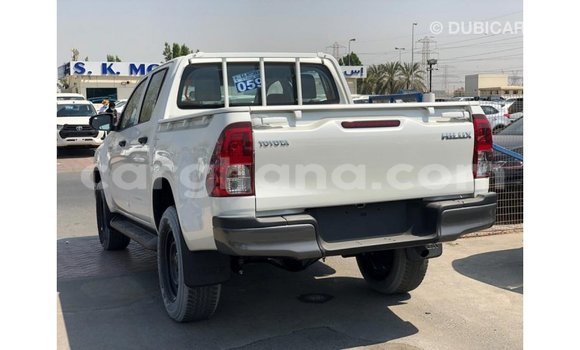 Sayi Imported Toyota Hilux White Mota in Import - Dubai a Ashanti Sayi Imported Toyota Hilux White Mota in Import - Dubai a Ashanti