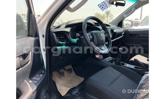 Sayi Imported Toyota Hilux White Mota in Import - Dubai a Ashanti Sayi Imported Toyota Hilux White Mota in Import - Dubai a Ashanti