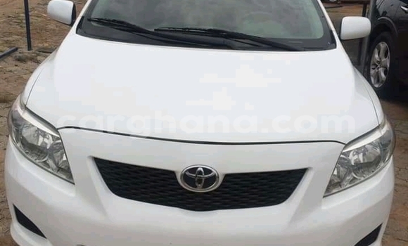 Buy Used Toyota Corolla White Car in Berekum in Brong-Ahafo