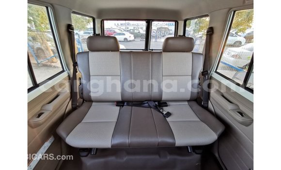 Buy Import Toyota Land Cruiser White Car in Import - Dubai in Ashanti Buy Import Toyota Land Cruiser White Car in Import - Dubai in Ashanti