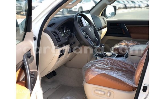 Ra Imported Toyota Land Cruiser funfun Ọkọ̀ in Import - Dubai ni Ashanti Ra Imported Toyota Land Cruiser funfun Ọkọ̀ in Import - Dubai ni Ashanti