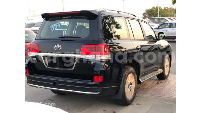 Big with watermark toyota land cruiser ashanti import dubai 12078