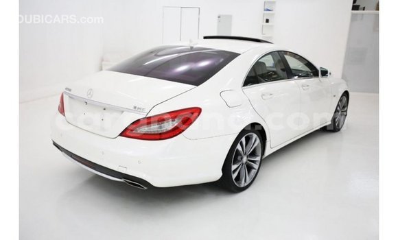 Ra Imported Mercedes‒Benz 1117 funfun Ọkọ̀ akẹ́rù ńlá in Import - Dubai ni Ashanti Ra Imported Mercedes‒Benz 1117 funfun Ọkọ̀ akẹ́rù ńlá in Import - Dubai ni Ashanti