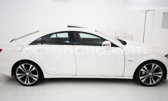 Ra Imported Mercedes‒Benz 1117 funfun Ọkọ̀ akẹ́rù ńlá in Import - Dubai ni Ashanti Ra Imported Mercedes‒Benz 1117 funfun Ọkọ̀ akẹ́rù ńlá in Import - Dubai ni Ashanti