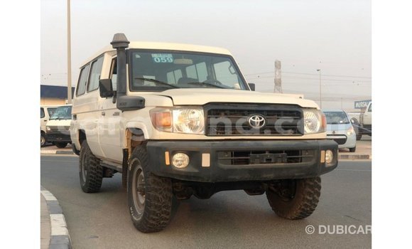 Ra Imported Toyota Land Cruiser funfun Ọkọ̀ in Import - Dubai ni Ashanti Ra Imported Toyota Land Cruiser funfun Ọkọ̀ in Import - Dubai ni Ashanti