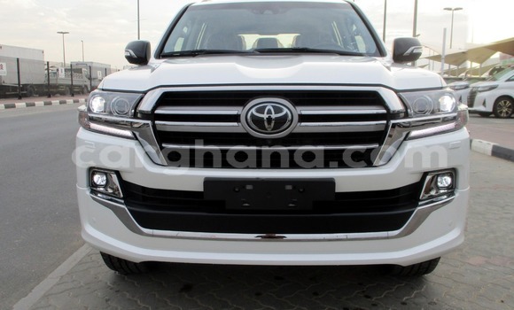 Ra Tuntun Toyota Land Cruiser funfun Ọkọ̀ in Tema ni Greater Accra Ra Tuntun Toyota Land Cruiser funfun Ọkọ̀ in Tema ni Greater Accra