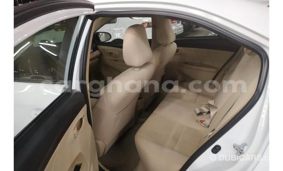 Ra Imported Toyota Yaris funfun Ọkọ̀ in Import - Dubai ni Ashanti Ra Imported Toyota Yaris funfun Ọkọ̀ in Import - Dubai ni Ashanti