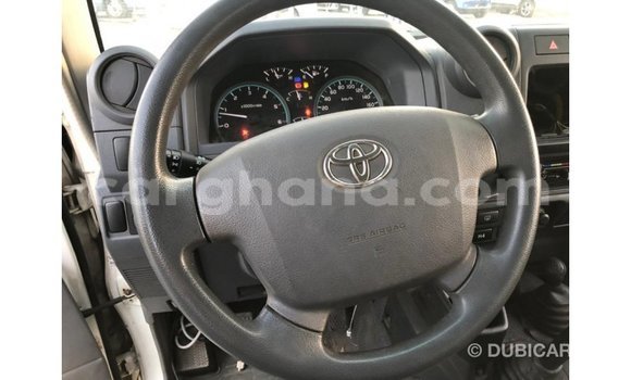 Buy Import Toyota Land Cruiser White Car in Import - Dubai in Ashanti Buy Import Toyota Land Cruiser White Car in Import - Dubai in Ashanti