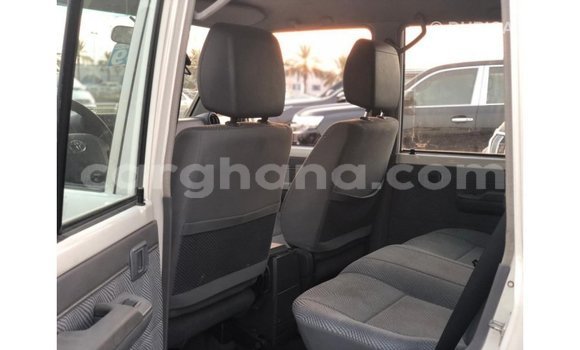 Buy Import Toyota Land Cruiser White Car in Import - Dubai in Ashanti Buy Import Toyota Land Cruiser White Car in Import - Dubai in Ashanti