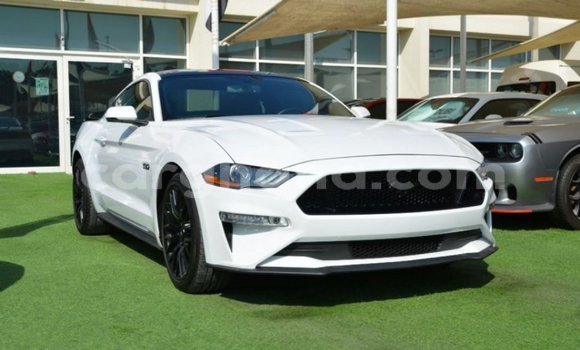 Ra Imported Ford Mustang funfun Ọkọ̀ in Import - Dubai ni Ashanti Ra Imported Ford Mustang funfun Ọkọ̀ in Import - Dubai ni Ashanti