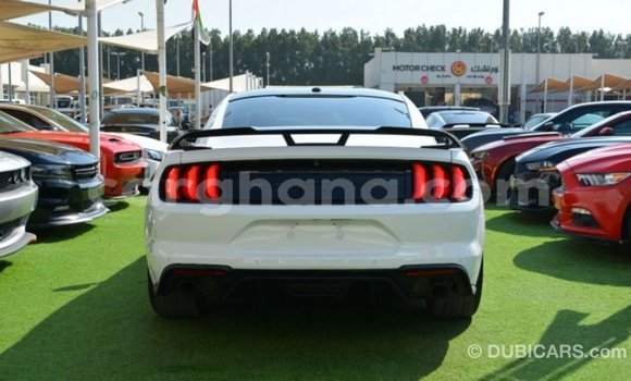 Ra Imported Ford Mustang funfun Ọkọ̀ in Import - Dubai ni Ashanti Ra Imported Ford Mustang funfun Ọkọ̀ in Import - Dubai ni Ashanti