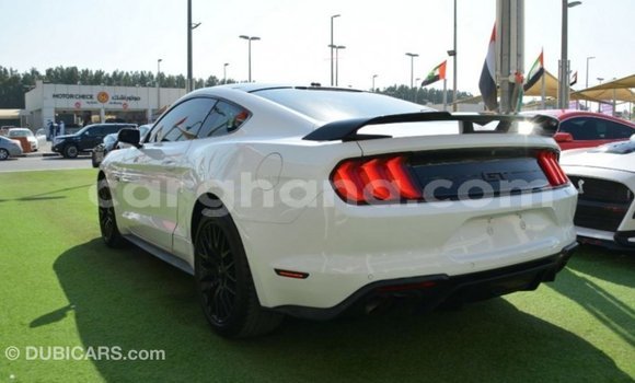 Ra Imported Ford Mustang funfun Ọkọ̀ in Import - Dubai ni Ashanti Ra Imported Ford Mustang funfun Ọkọ̀ in Import - Dubai ni Ashanti
