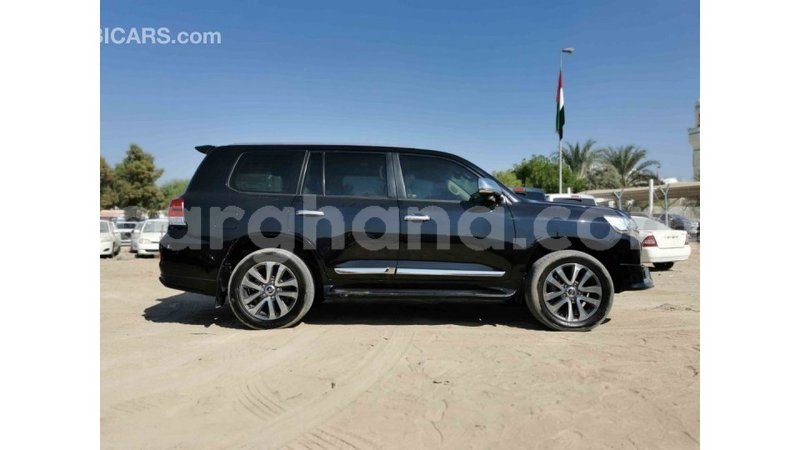 Big with watermark toyota land cruiser ashanti import dubai 12196