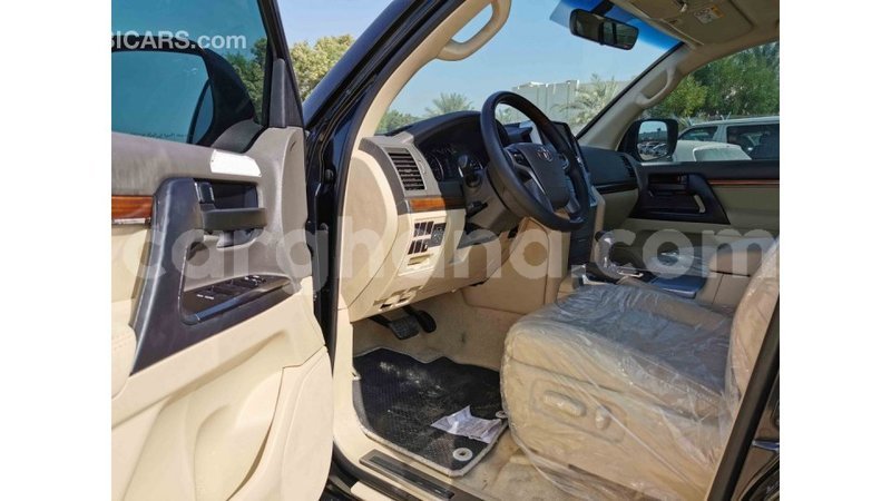 Big with watermark toyota land cruiser ashanti import dubai 12196