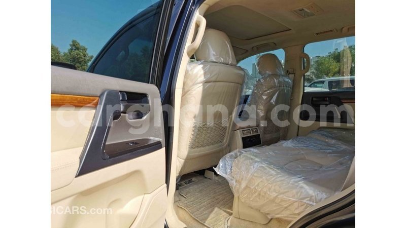 Big with watermark toyota land cruiser ashanti import dubai 12196