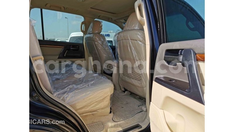 Big with watermark toyota land cruiser ashanti import dubai 12196