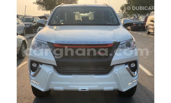 Sayi Imported Toyota Fortuner White Mota in Import - Dubai a Ashanti Sayi Imported Toyota Fortuner White Mota in Import - Dubai a Ashanti