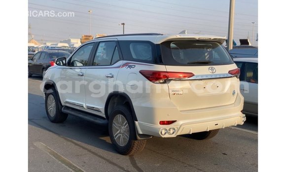 Sayi Imported Toyota Fortuner White Mota in Import - Dubai a Ashanti Sayi Imported Toyota Fortuner White Mota in Import - Dubai a Ashanti