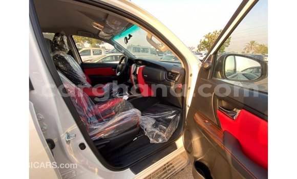 Sayi Imported Toyota Fortuner White Mota in Import - Dubai a Ashanti Sayi Imported Toyota Fortuner White Mota in Import - Dubai a Ashanti