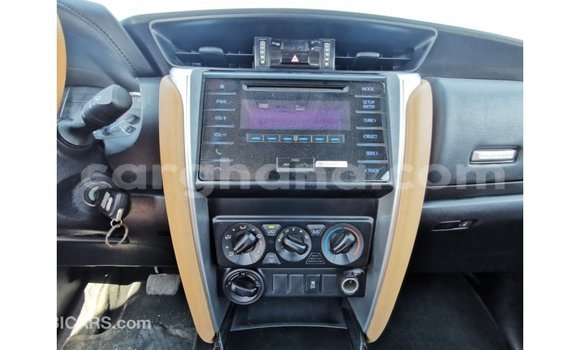 Buy Import Toyota Fortuner White Car in Import - Dubai in Ashanti Buy Import Toyota Fortuner White Car in Import - Dubai in Ashanti