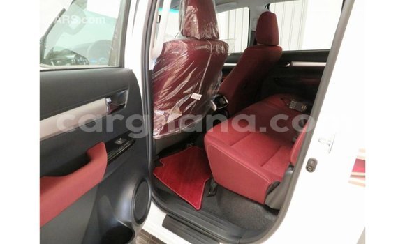 Sayi Imported Toyota Hilux White Mota in Import - Dubai a Ashanti Sayi Imported Toyota Hilux White Mota in Import - Dubai a Ashanti