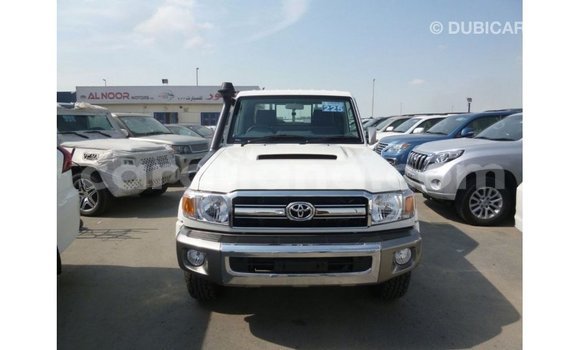 Ra Imported Toyota Land Cruiser funfun Ọkọ̀ in Import - Dubai ni Ashanti Ra Imported Toyota Land Cruiser funfun Ọkọ̀ in Import - Dubai ni Ashanti