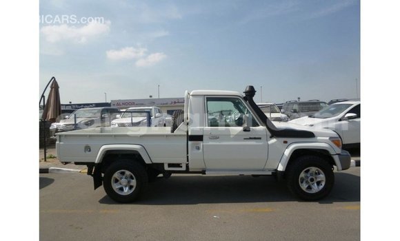 Ra Imported Toyota Land Cruiser funfun Ọkọ̀ in Import - Dubai ni Ashanti Ra Imported Toyota Land Cruiser funfun Ọkọ̀ in Import - Dubai ni Ashanti