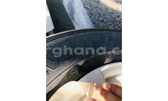 Sayi Imported Toyota Land Cruiser White Mota in Import - Dubai a Ashanti Sayi Imported Toyota Land Cruiser White Mota in Import - Dubai a Ashanti