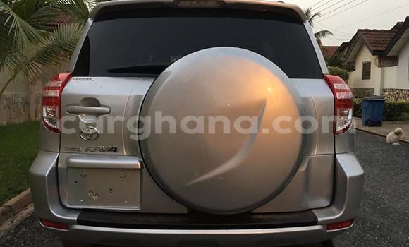 Ra Àlòkù Toyota RAV4 Silver Ọkọ̀ in Accra ni Greater Accra Ra Àlòkù Toyota RAV4 Silver Ọkọ̀ in Accra ni Greater Accra