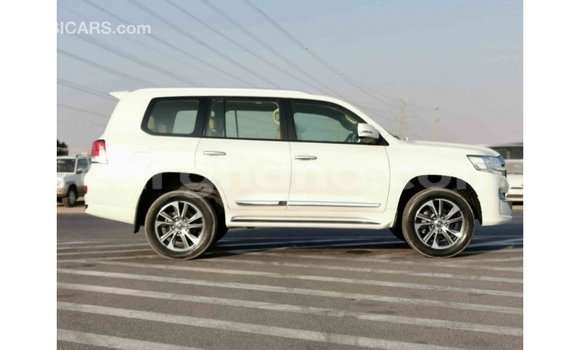 Sayi Imported Toyota Land Cruiser White Mota in Import - Dubai a Ashanti Sayi Imported Toyota Land Cruiser White Mota in Import - Dubai a Ashanti