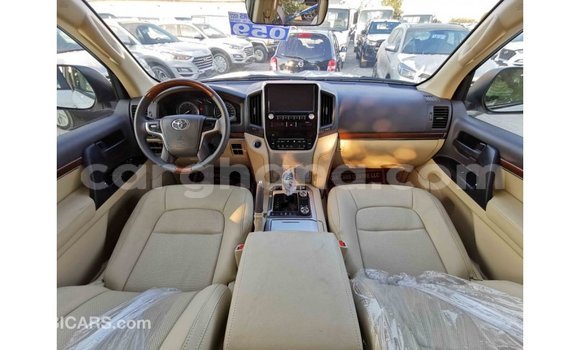 Sayi Imported Toyota Land Cruiser White Mota in Import - Dubai a Ashanti Sayi Imported Toyota Land Cruiser White Mota in Import - Dubai a Ashanti