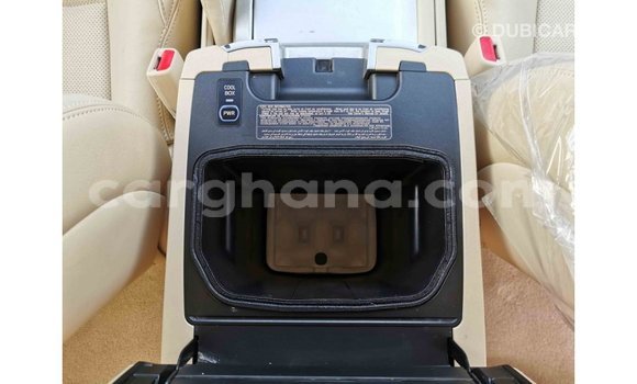 Sayi Imported Toyota Land Cruiser White Mota in Import - Dubai a Ashanti Sayi Imported Toyota Land Cruiser White Mota in Import - Dubai a Ashanti