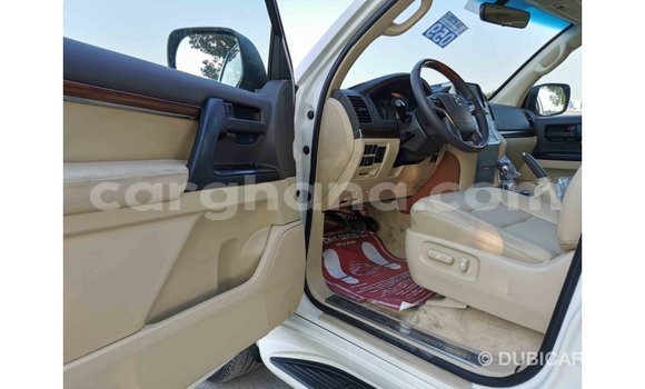 Sayi Imported Toyota Land Cruiser White Mota in Import - Dubai a Ashanti Sayi Imported Toyota Land Cruiser White Mota in Import - Dubai a Ashanti
