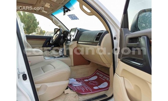 Sayi Imported Toyota Land Cruiser White Mota in Import - Dubai a Ashanti Sayi Imported Toyota Land Cruiser White Mota in Import - Dubai a Ashanti