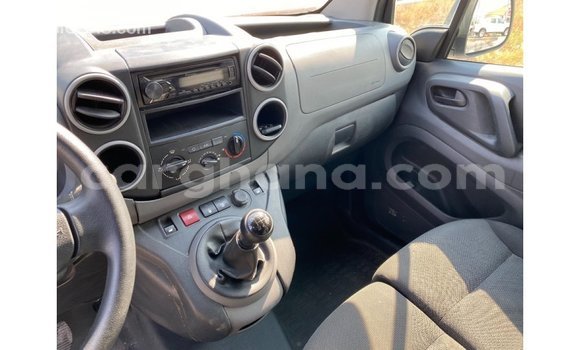 Ra Imported Peugeot Partner funfun Ọkọ̀ in Import - Dubai ni Ashanti Ra Imported Peugeot Partner funfun Ọkọ̀ in Import - Dubai ni Ashanti