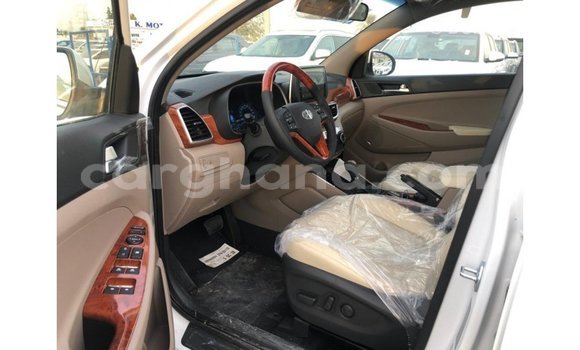 Sayi Imported Hyundai Tucson White Mota in Import - Dubai a Ashanti Sayi Imported Hyundai Tucson White Mota in Import - Dubai a Ashanti