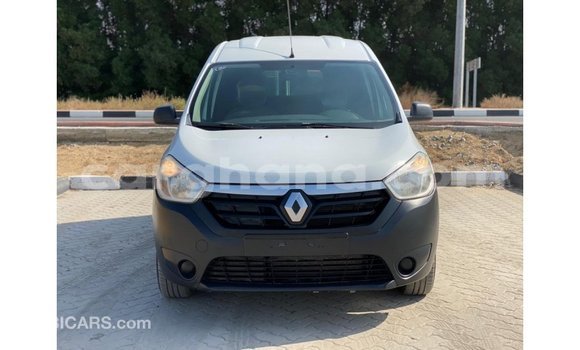 Sayi Imported Renault 6 White Mota in Import - Dubai a Ashanti Sayi Imported Renault 6 White Mota in Import - Dubai a Ashanti