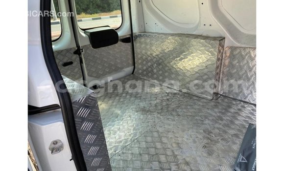 Sayi Imported Renault 6 White Mota in Import - Dubai a Ashanti Sayi Imported Renault 6 White Mota in Import - Dubai a Ashanti