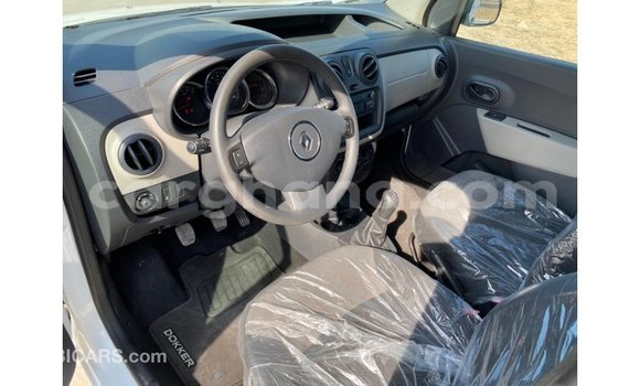 Sayi Imported Renault 6 White Mota in Import - Dubai a Ashanti Sayi Imported Renault 6 White Mota in Import - Dubai a Ashanti