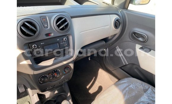 Sayi Imported Renault 6 White Mota in Import - Dubai a Ashanti Sayi Imported Renault 6 White Mota in Import - Dubai a Ashanti