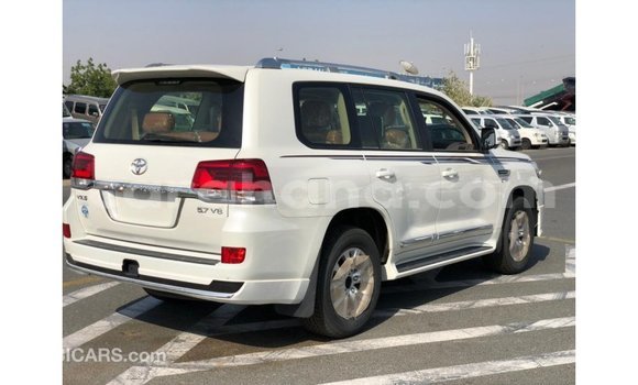 Buy Import Toyota Land Cruiser White Car in Import - Dubai in Ashanti Buy Import Toyota Land Cruiser White Car in Import - Dubai in Ashanti