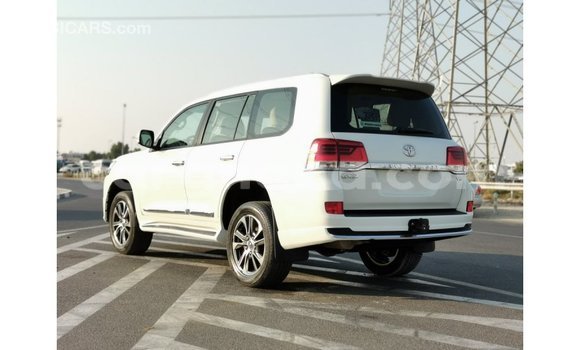 Ra Imported Toyota Land Cruiser funfun Ọkọ̀ in Import - Dubai ni Ashanti Ra Imported Toyota Land Cruiser funfun Ọkọ̀ in Import - Dubai ni Ashanti